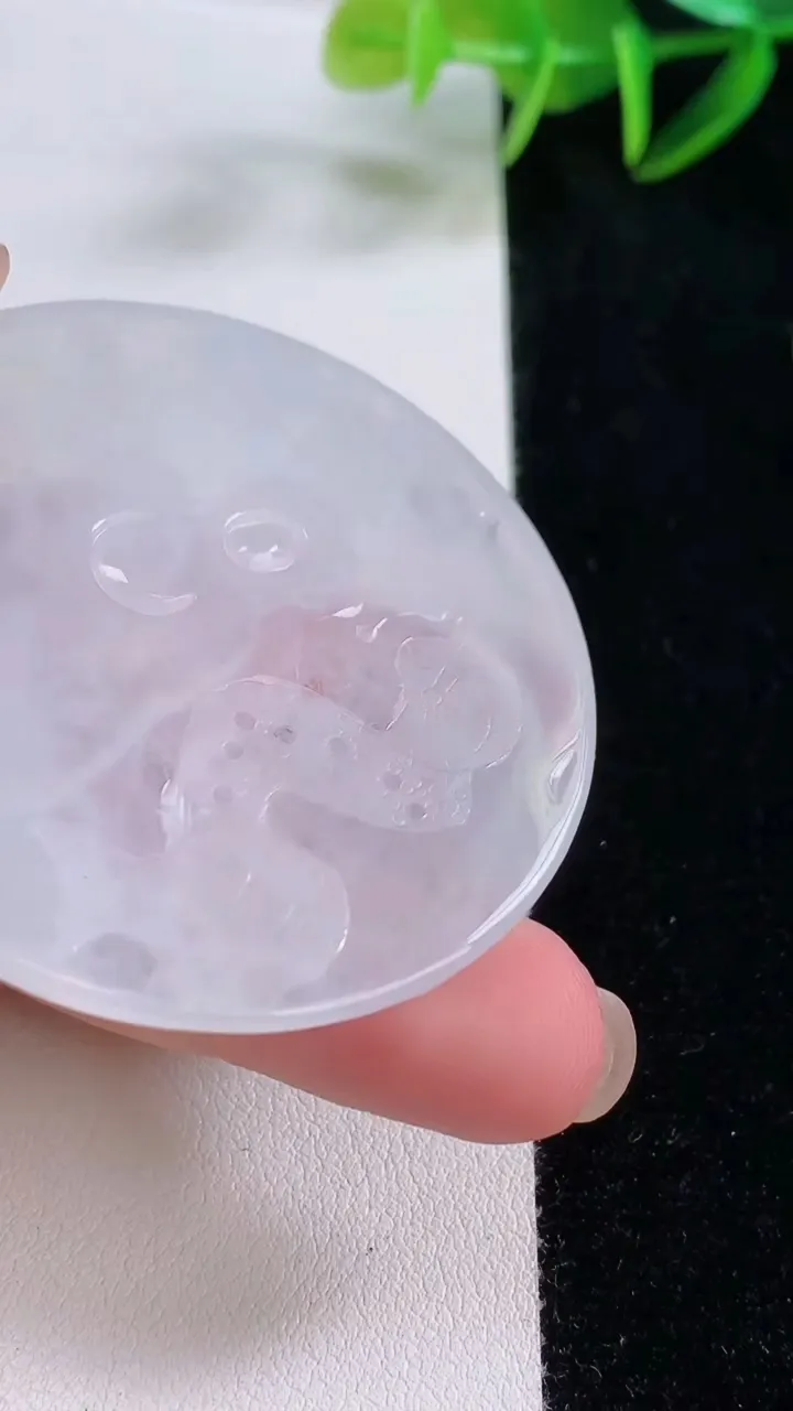 天然A货翡翠祥龙大势至菩萨吊坠，尺寸52.3-5.7，重量:29.40g
11月24日