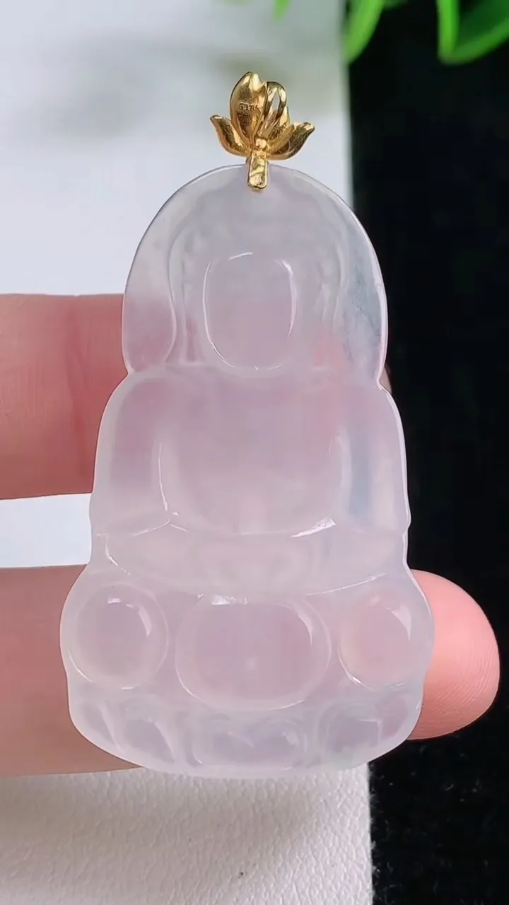 天然A货翡翠种白冰观音菩萨吊坠，尺寸43.3-26.6-3.9，重量:8.36g
11月24日