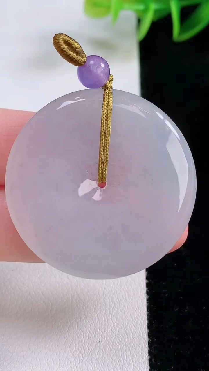 天然A货翡翠平安扣吊坠，尺寸36.8-4.8，重量:14.25g
11月24日