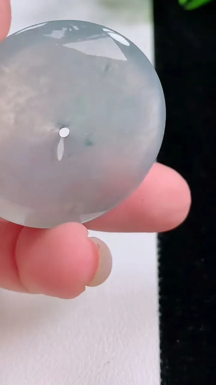 天然A货翡翠种飘花平安扣吊坠，尺寸34.6-6，重量:15.08g
11月24日