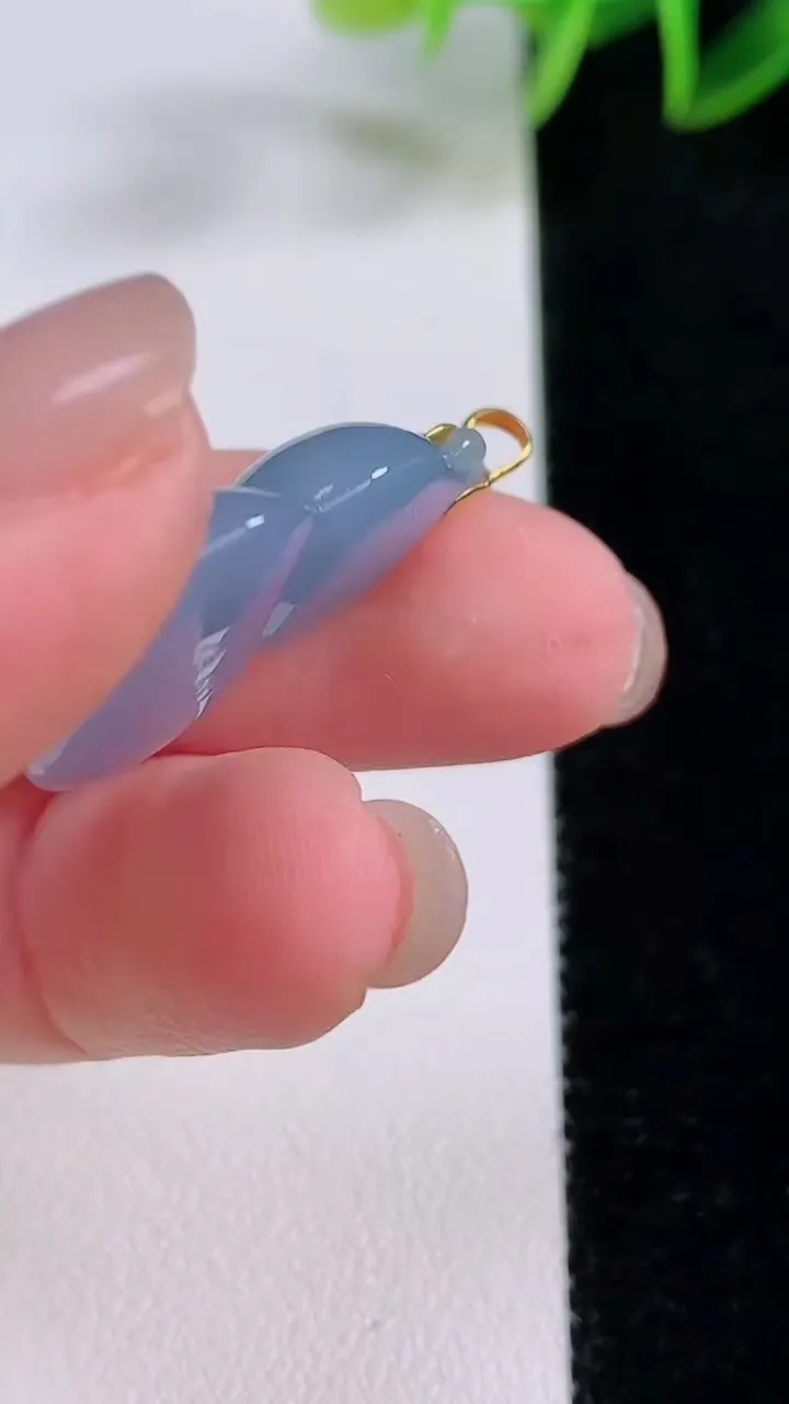 天然A货翡翠18K金紫罗兰葫芦吊坠，尺寸26.4-17.8-6.8，重量:5.22g
11月24日