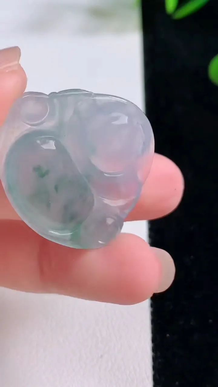 天然A货翡翠冰种飘花佛公吊坠，尺寸27.2-32.2-5.7，重量:7.81g
11月24日