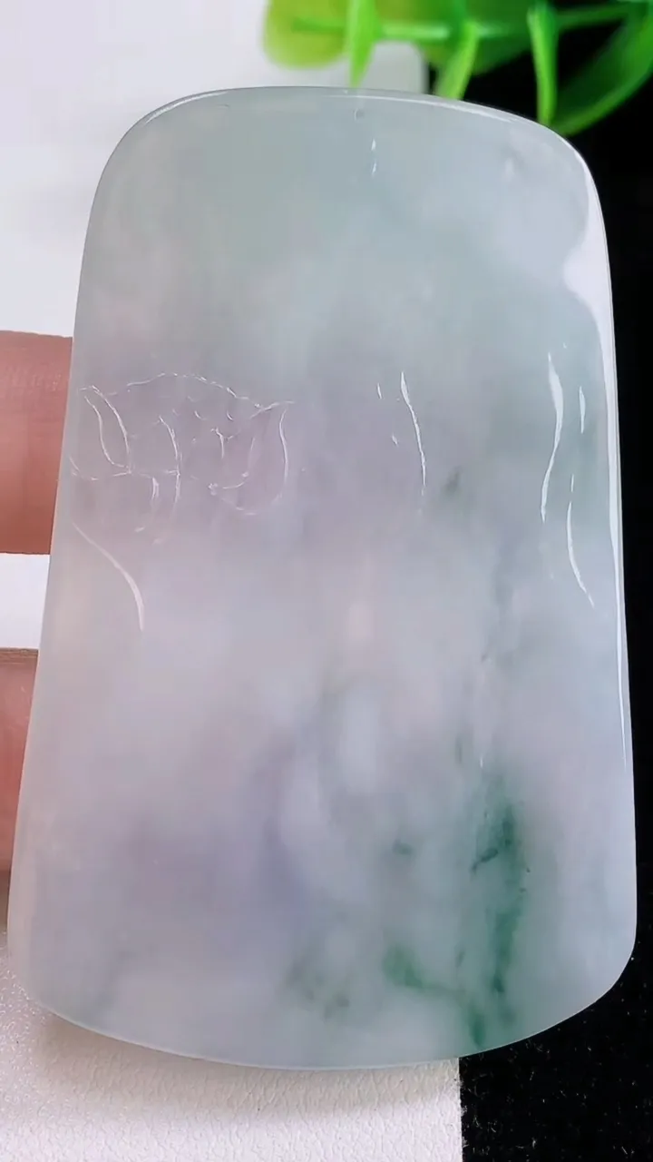 天然A货翡翠紫罗兰飘花千手观音吊坠，尺寸67.5-43.4-5.1，重量:37.33g
11月24日