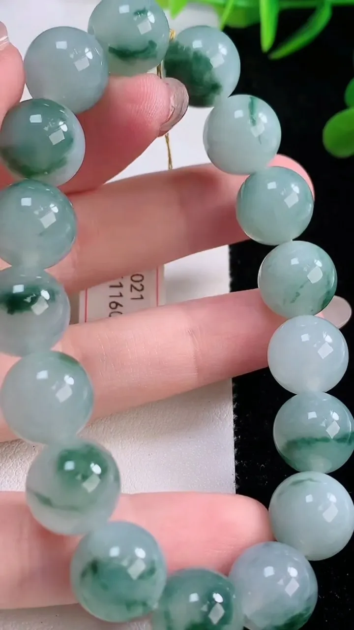 天然A货翡翠种飘花圆珠手串，尺寸12-17颗，重量:51.20g11月24日
工厂直销收藏佳品,种好