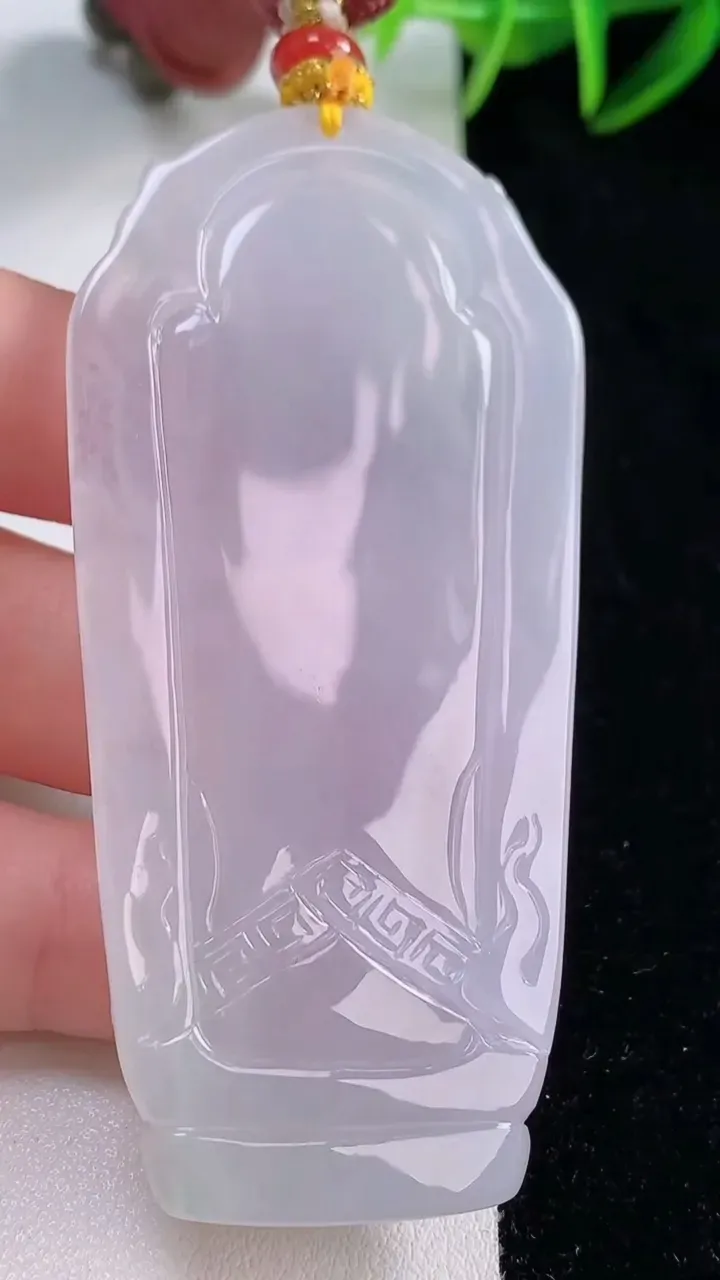 天然A货翡翠千手观音吊坠，尺寸72.3-34.5-8.5，重量:46.19g
11月24日