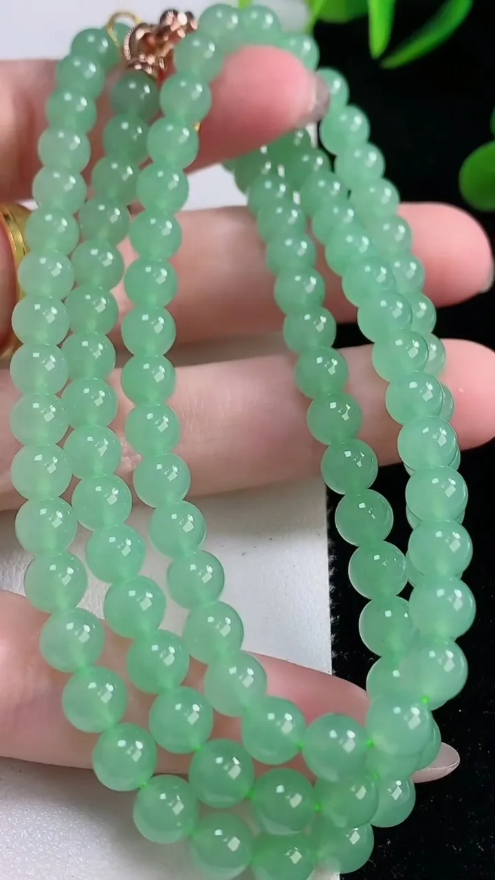 天然A货翡翠圆珠项链，尺寸5.9-108颗，重量:44.31g11月24日
工厂直销收藏佳品,种好水足，色泽均匀，有种有色，上手高大气！