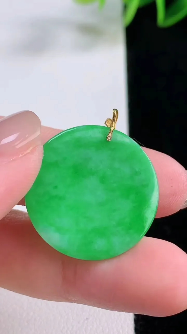 天然A货翡翠无事牌吊坠，尺寸24.5-1.4，重量:3.49g
11月24日