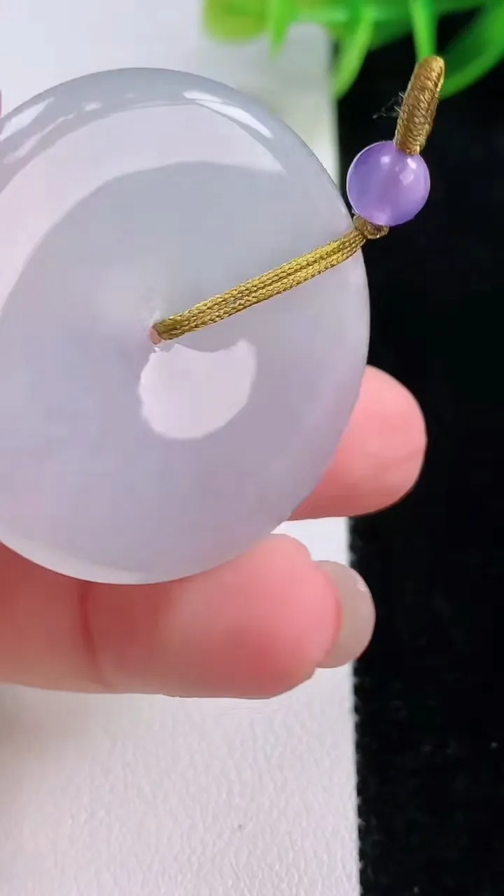 天然A货翡翠平安扣吊坠，尺寸36.8-4.8，重量:14.25g
11月24日