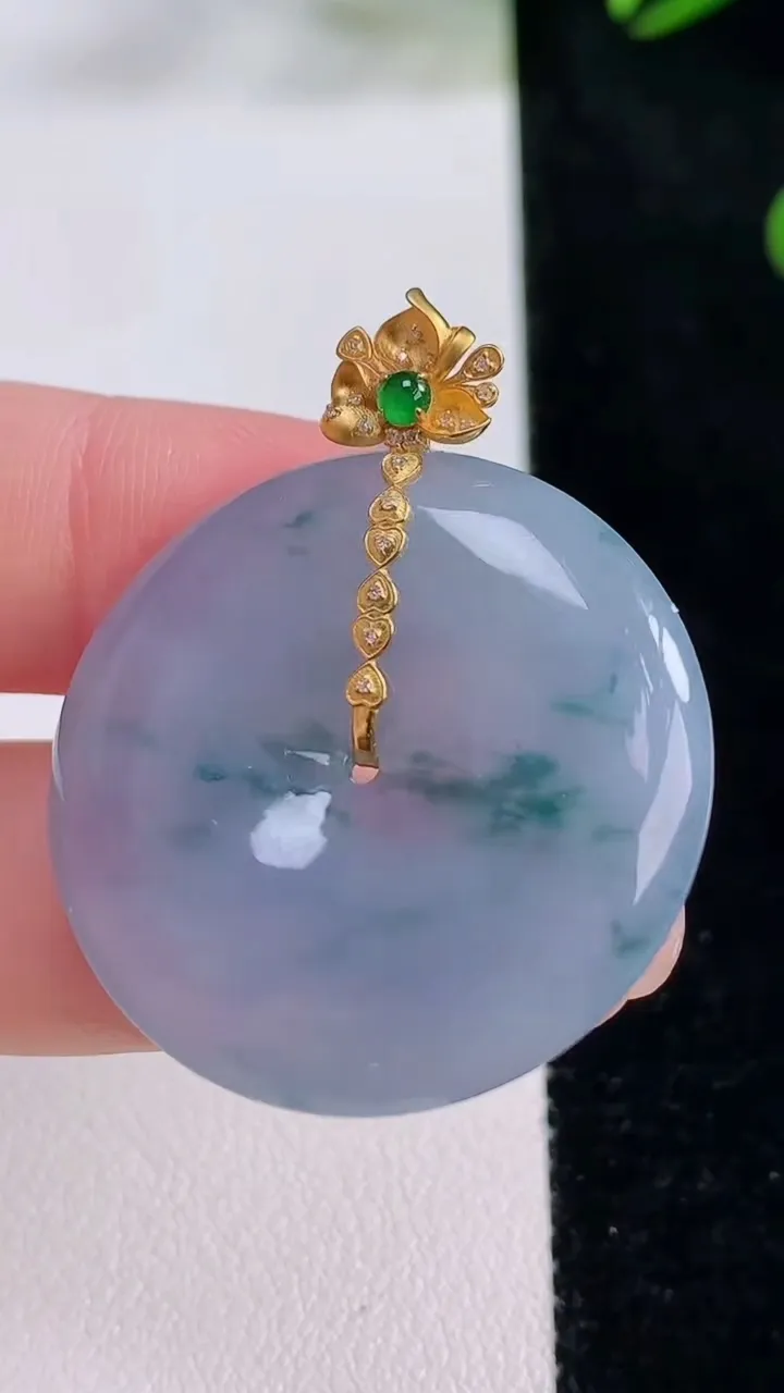 天然A货翡翠18K金紫罗兰平安扣吊坠，尺寸30.7-5.6，重量:11.39g
11月24日