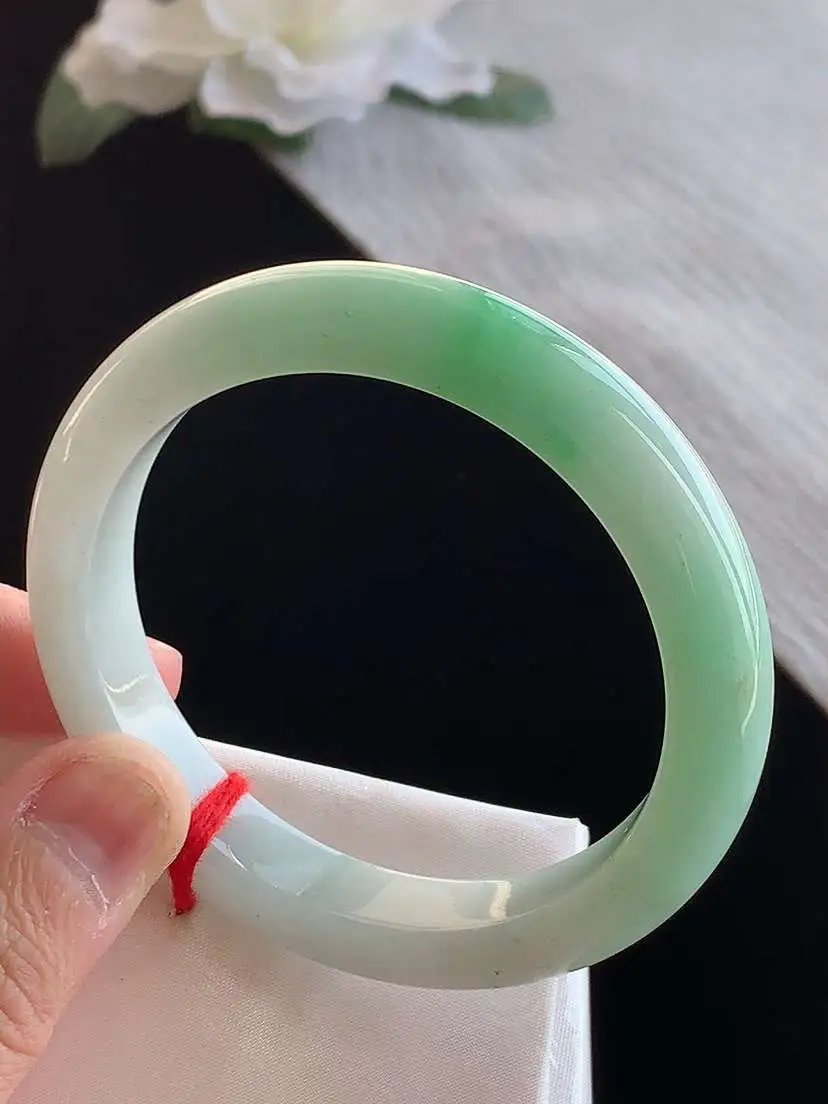 a货翡翠老坑冰种飘绿正装正圈手镯53-54圈口  尺寸53.8×10.8×8mm 1123