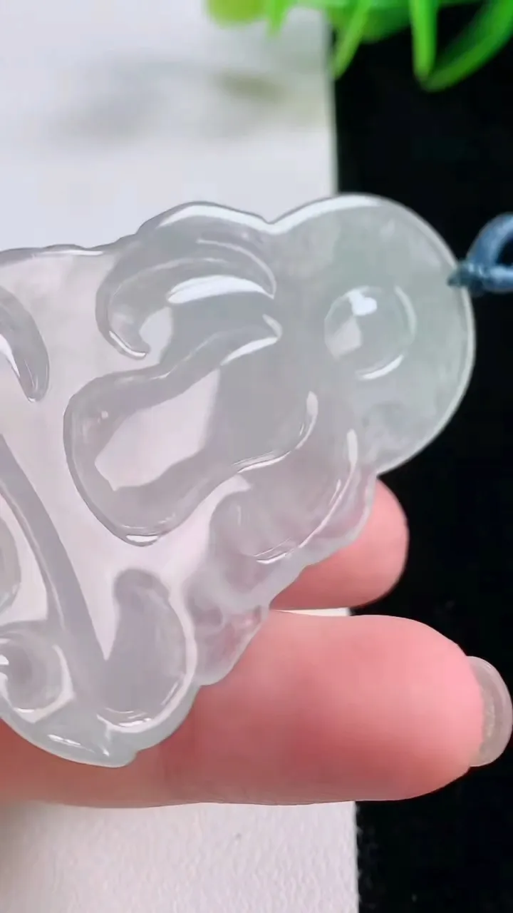 天然A货翡翠度母观音吊坠，尺寸58.3-37.5-6.3，重量:22.77g
11月24日