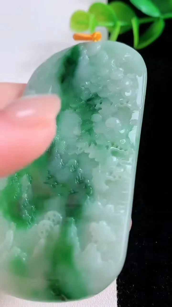 天然A货翡翠山水牌吊坠，尺寸76-47.7-5.2，重量:46.97g
11月24日