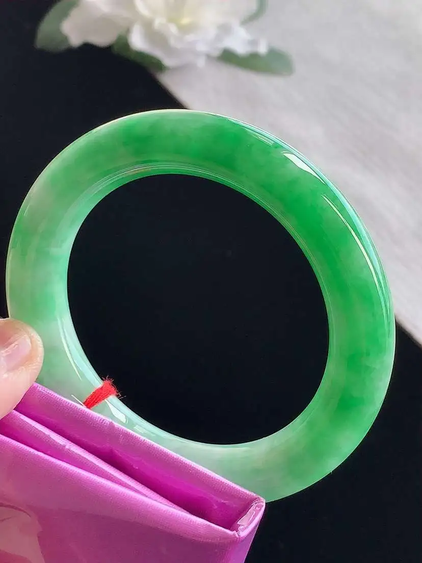 a货翡翠老坑冰种飘绿圆条手镯53-54圈口  尺寸53.5×10mm 1123