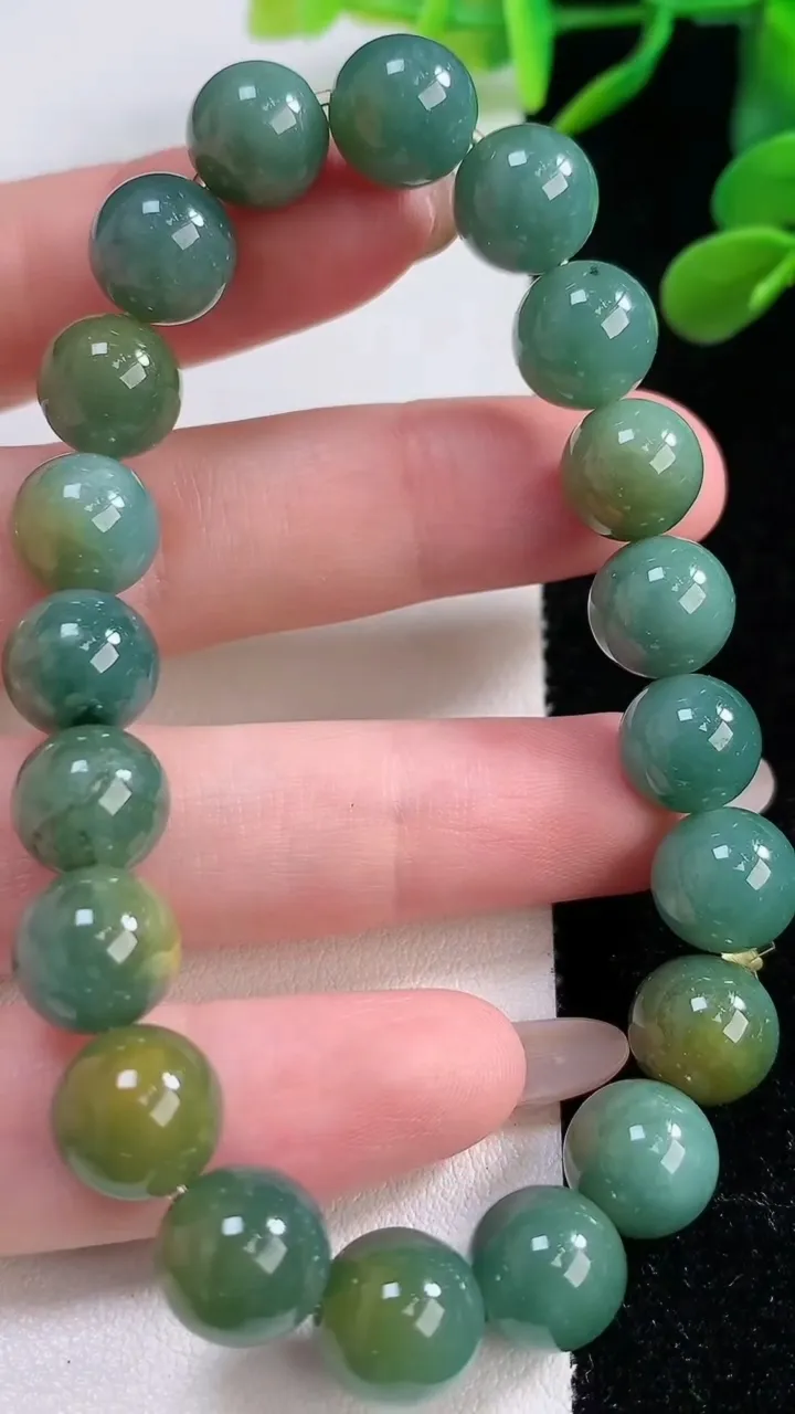 天然A货翡翠圆珠手串，尺寸9.8-20颗，重:32.28g11月24日
工厂直销收藏佳品,种好水足，色泽均匀，有种有色，上手高大气！