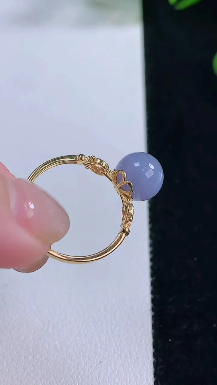 天然A货翡翠18K金紫罗兰圆珠戒指，尺寸17.5-8.6，重量:2.34g2025年11月24日
工厂直销收藏佳品,种好水足，色泽均匀，有种有色，上手高大气！
