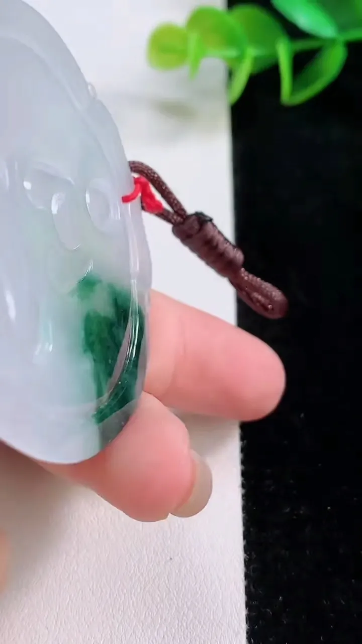 天然A货翡翠大日如来吊坠，尺寸54.4-54.3-5，重量:29.03g
11月24日