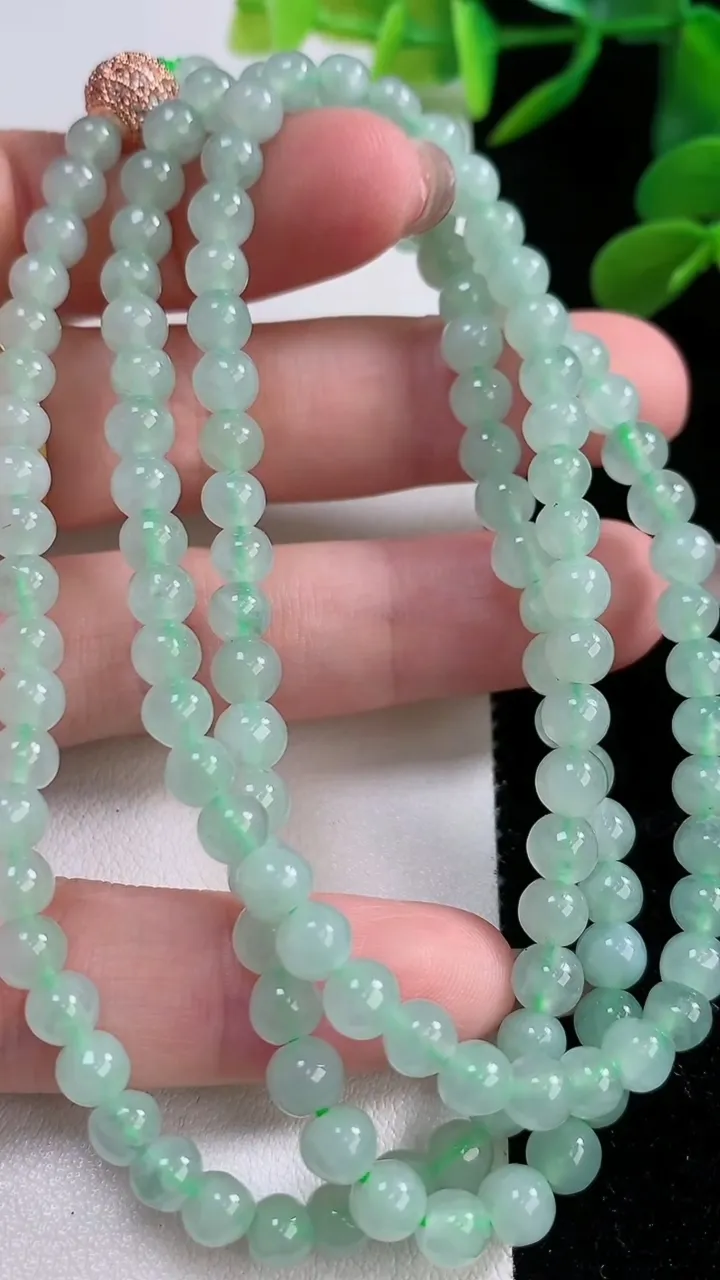 天然A货翡翠圆珠项链，尺寸5.2-128颗，重:31.08g
11月24日