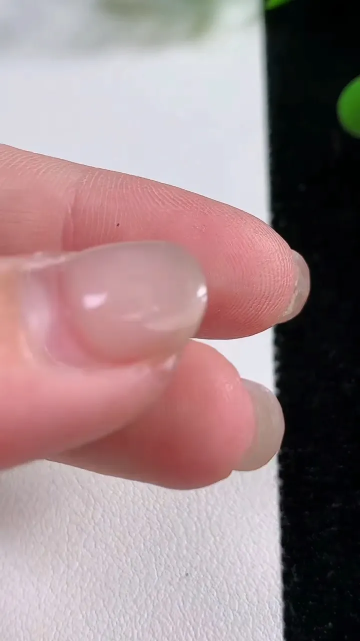 天然A货翡翠蛋面吊坠，尺寸6.2，重:0.57g
11月24日