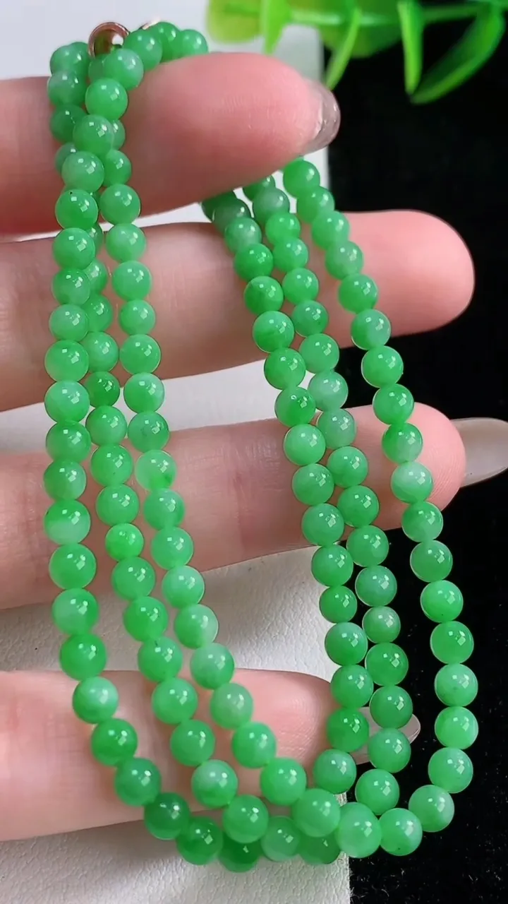 天然A货翡翠小米珠项链，尺寸3.4-140颗，重量:16.55g11月24日
工厂直销收藏佳品,种好