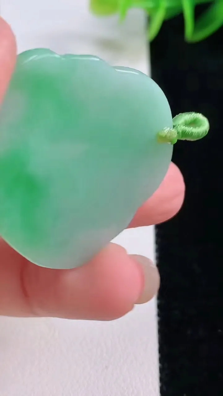 天然A货翡翠佛公吊坠，尺寸32.8-37.2-6，重量:13.19g
11月24日