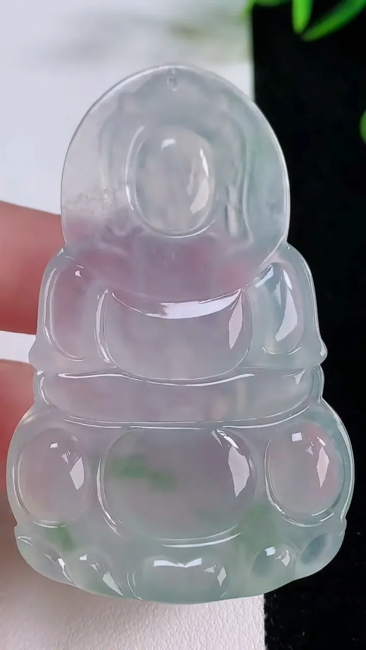 天然A货翡翠观音菩萨吊坠，尺寸64.2-39.6-5.3，重量:26.06g
11月24日