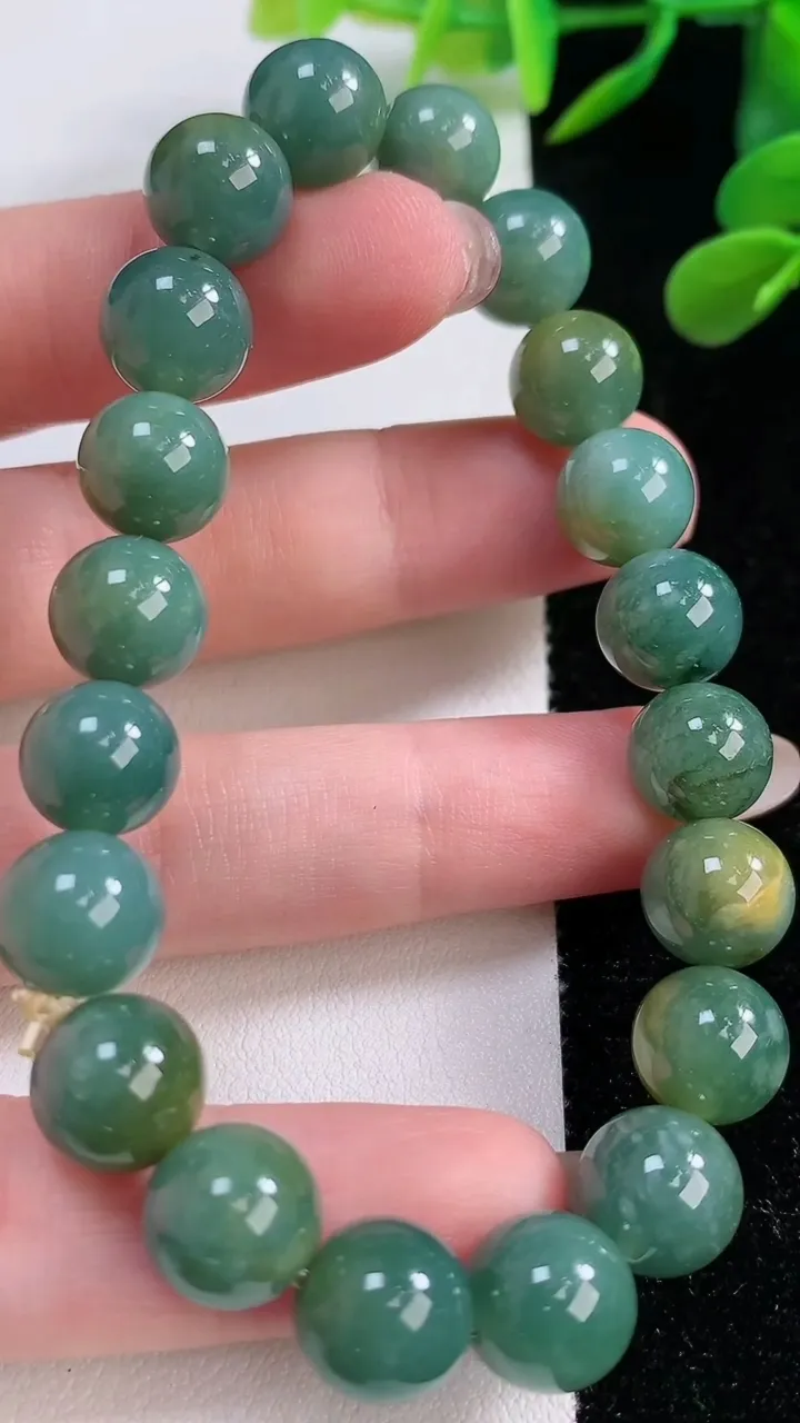 天然A货翡翠圆珠手串，尺寸9.8-20颗，重:32.28g11月24日
工厂直销收藏佳品,种好水足，