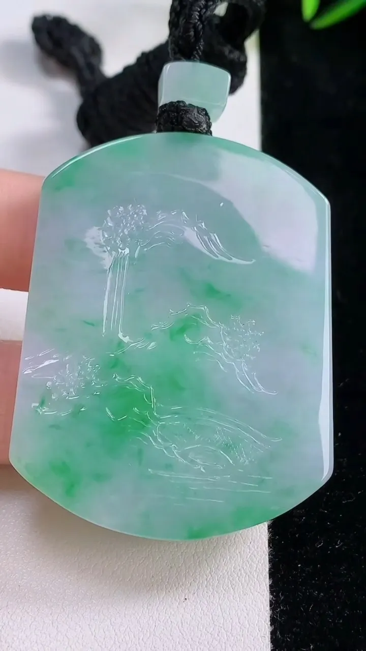 天然A货翡翠山水牌吊坠，尺寸52-40.2-5.3，重量:35.23g
11月24日