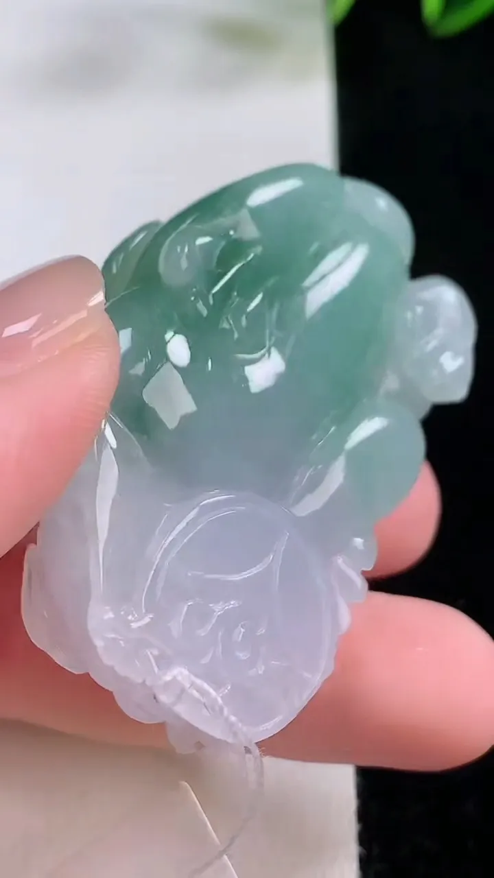 天然A货翡翠霸王貔貅吊坠，尺寸47.4-28-12，重量:35.48g
11月24日