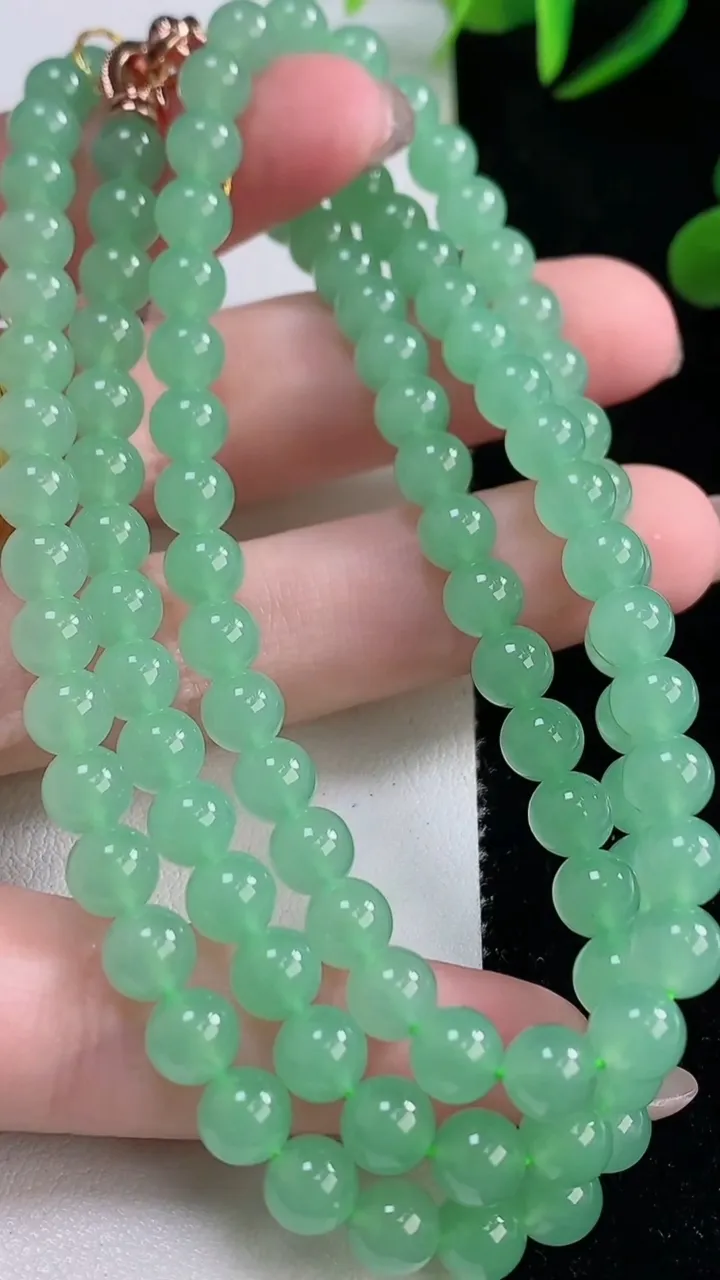 天然A货翡翠圆珠项链，尺寸5.9-108颗，重量:44.31g11月24日
工厂直销收藏佳品,种好水足，色泽均匀，有种有色，上手高大气！