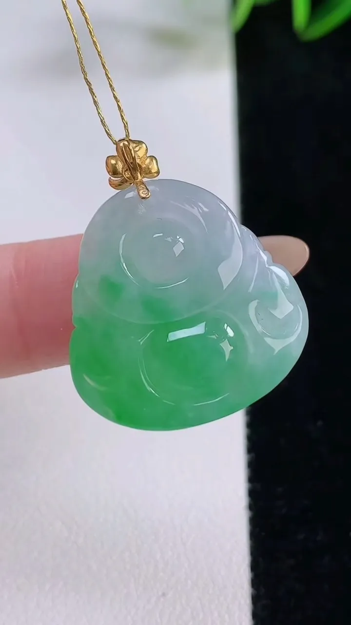 天然A货翡翠佛公吊坠，尺寸22.7-22.8-8.2，重量:7.55g
11月24日