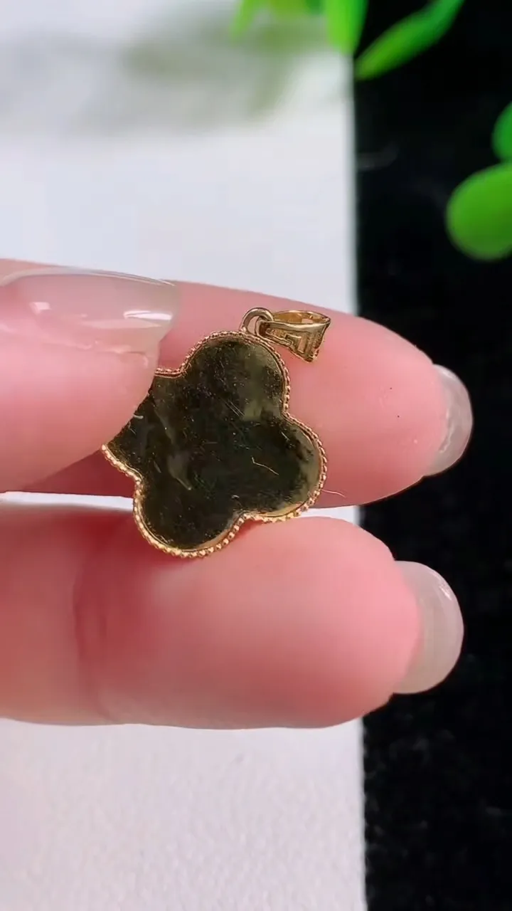 天然A货翡翠四叶草吊坠，尺寸20.5-15.5，重:1.40g
11月24日