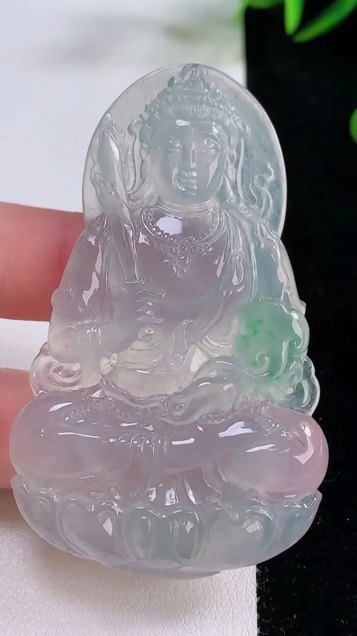 天然A货翡翠虚空藏菩萨吊坠，尺寸67.3-41.2-5.7，重量:28.95g
11月24日