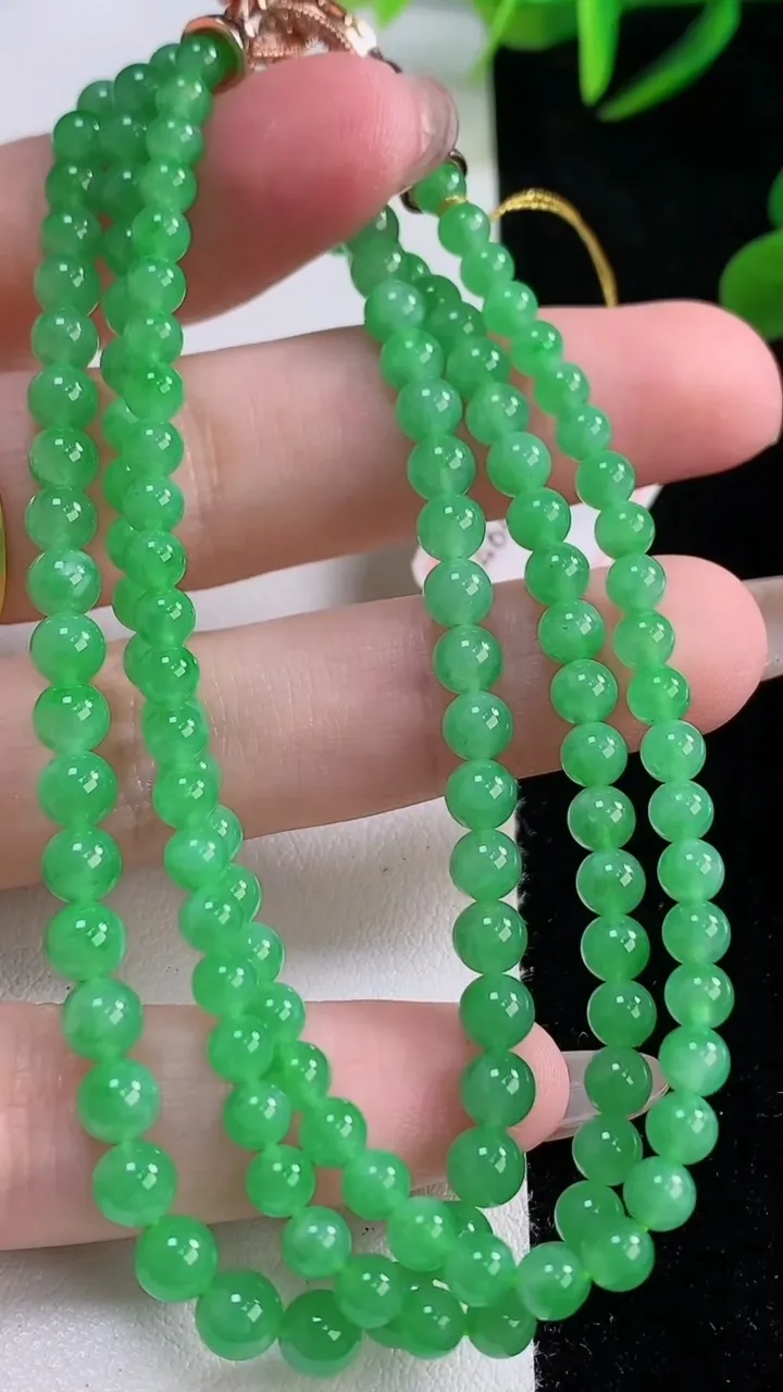 天然A货翡翠圆珠项链，尺寸4.3-138颗，重量:21.88g11月24日
工厂直销收藏佳品,种好水