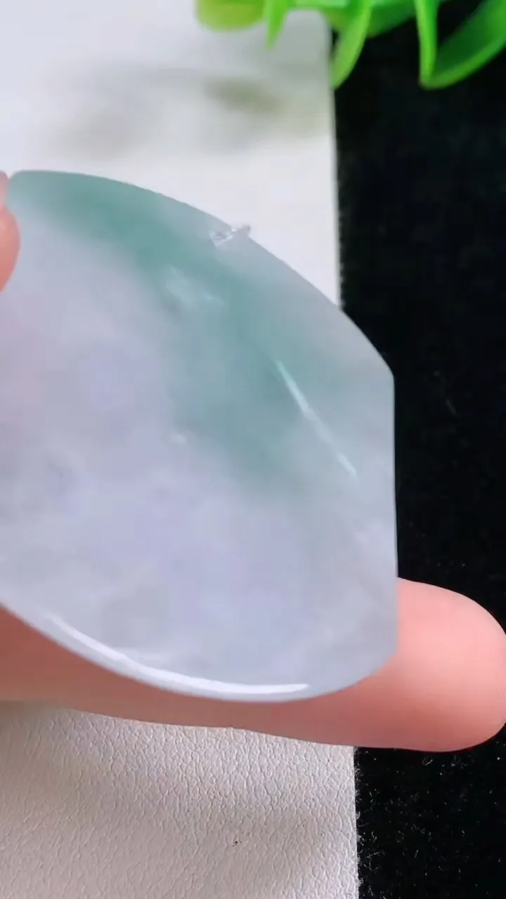 天然A货翡翠生肖兔吊坠，尺寸53-44.4-5.6，重量:27.61g
11月24日