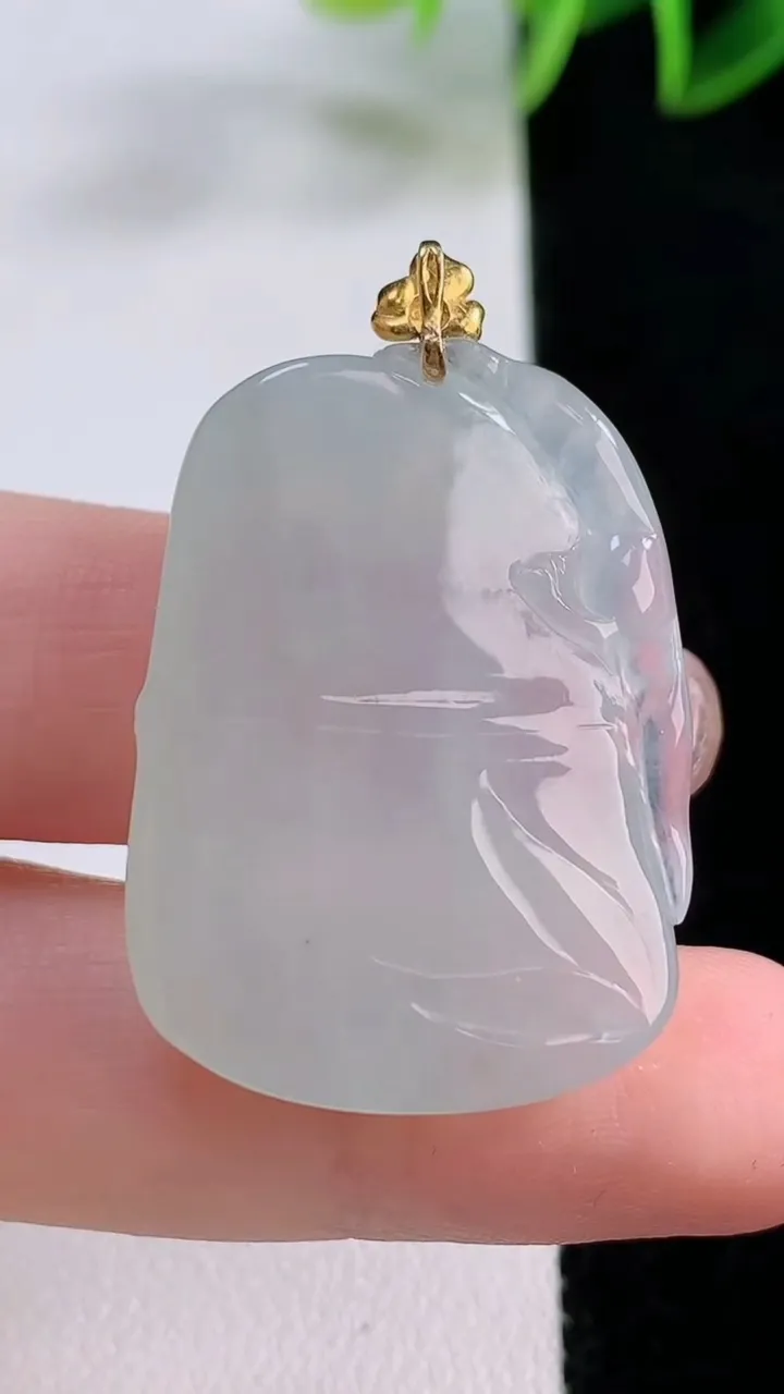 天然A货翡翠种白冰节节高升 竹节吊坠，尺寸33-23.8-6.8，重量:10.61g
11月24日