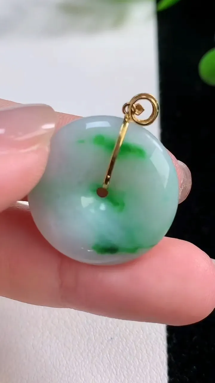 天然A货翡翠平安扣吊坠，尺寸22.9-5.4，重:6.22g
11月24日