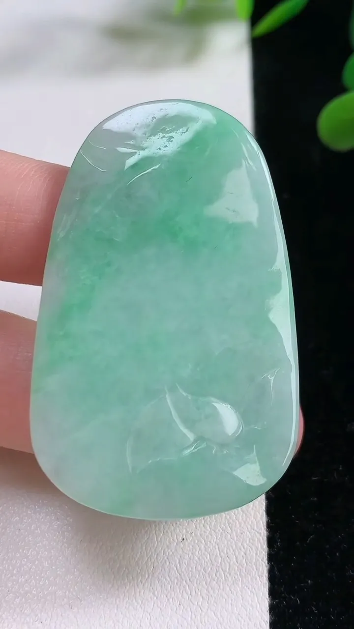 天然A货翡翠年年有余吊坠，尺寸49.2-31-8，重:21.72g
11月24日