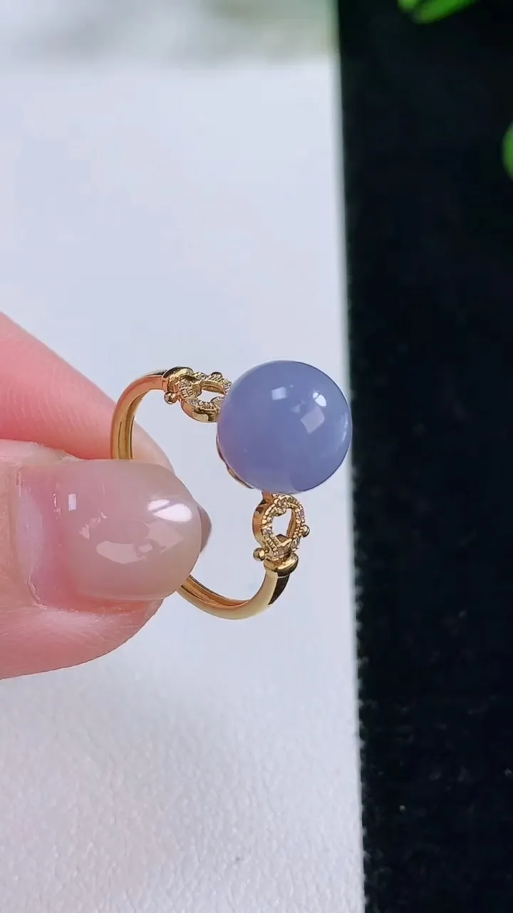 天然A货翡翠18K金紫罗兰圆珠戒指，尺寸17.5-8.6，重量:2.34g2025年11月24日
工