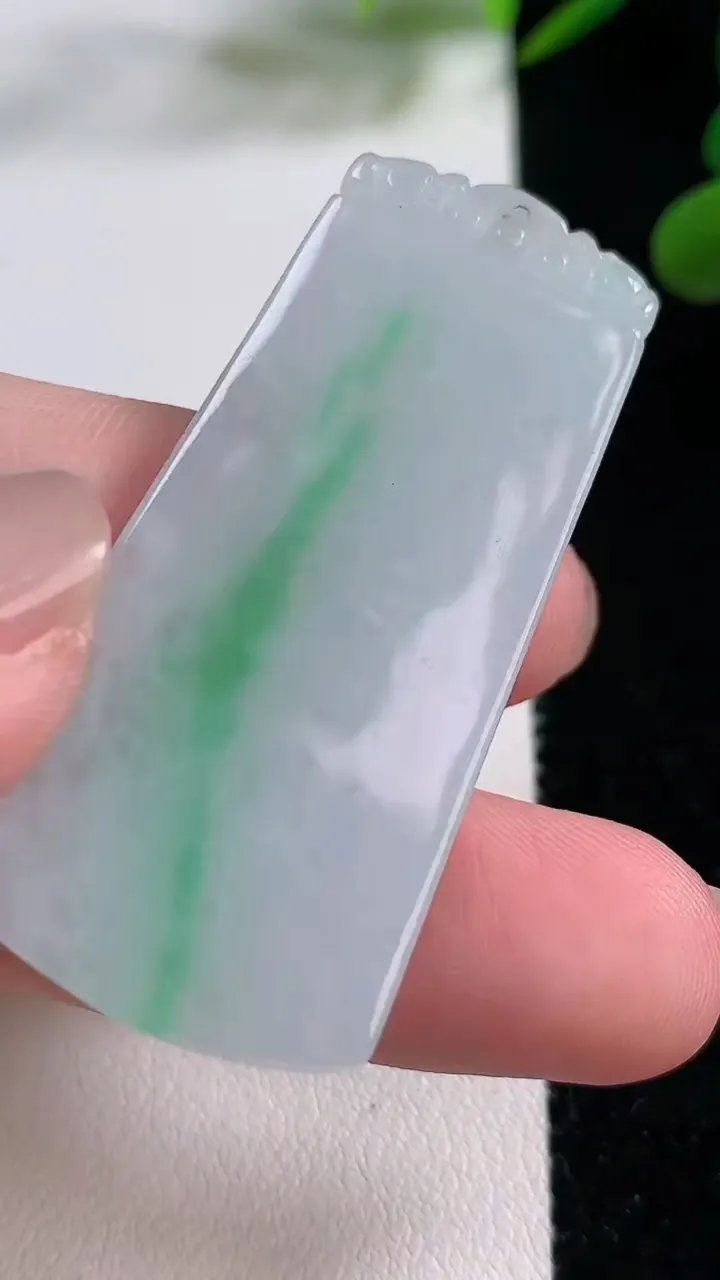 天然A货翡翠节节高升 竹节吊坠，尺寸48.5-23.5-5，重:15.07g
11月24日