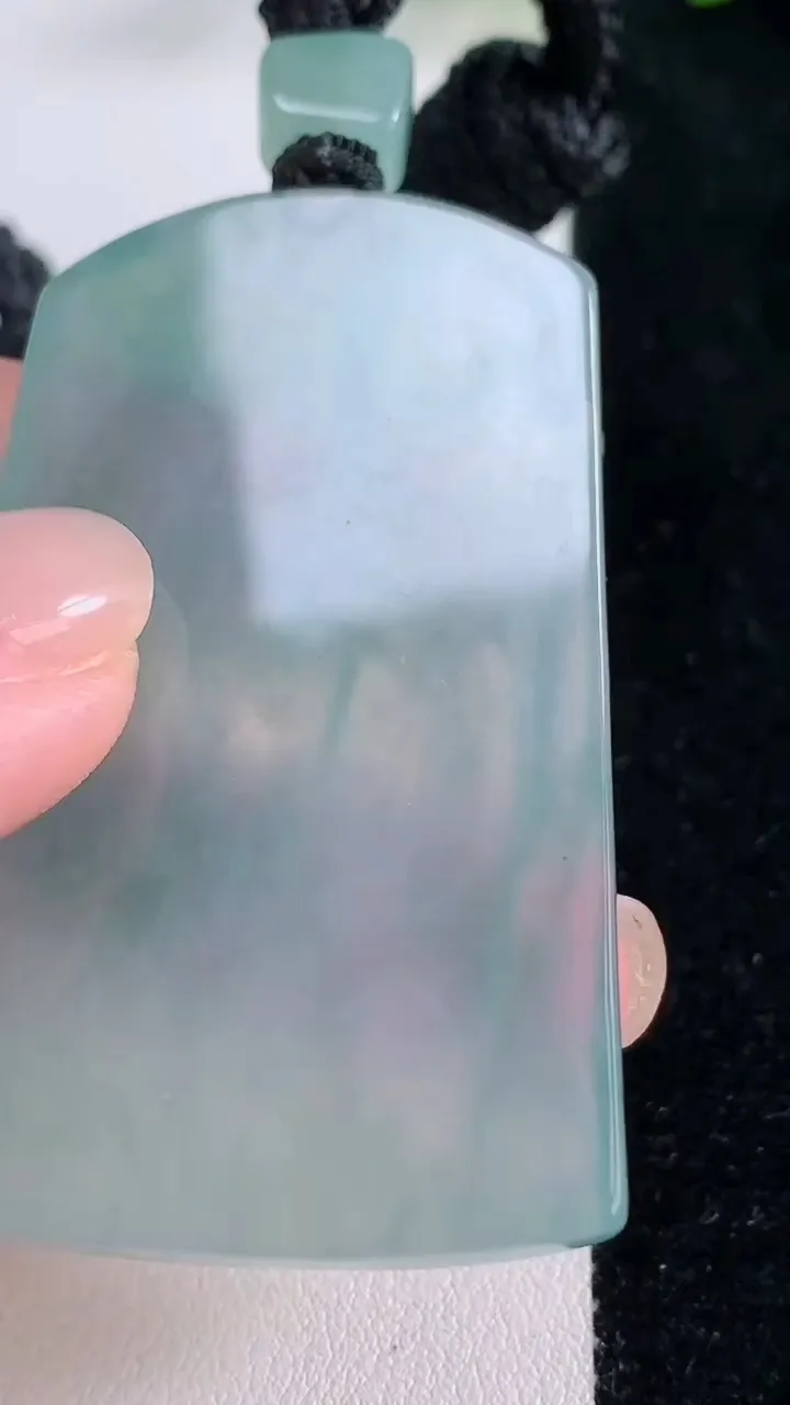 天然A货翡翠虚空藏菩萨吊坠，尺寸55.5-34.5-5.3，重量:31.38g
11月24日