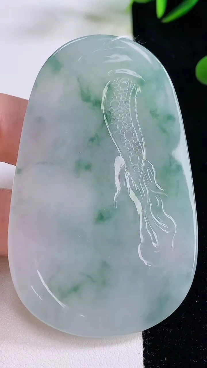 天然A货翡翠种飘花御龙虚空藏菩萨吊坠，尺寸69.7-43.7-5.7，重量:39.16g
11月24日