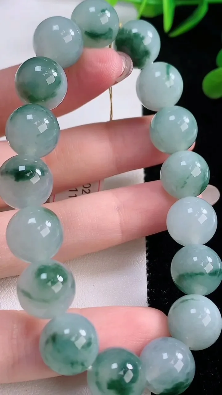 天然A货翡翠种飘花圆珠手串，尺寸12-17颗，重量:51.20g11月24日
工厂直销收藏佳品,种好水足，色泽均匀，有种有色，上手高大气！