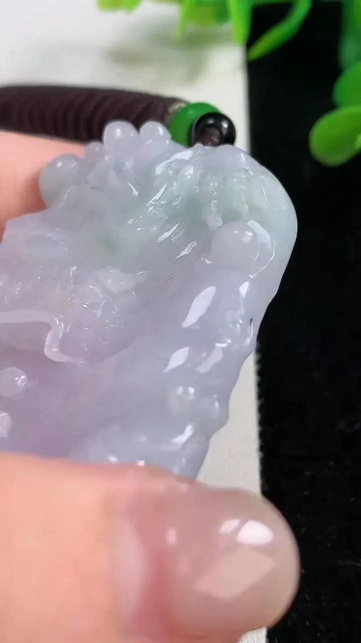 天然A货翡翠龙牌吊坠，尺寸63.2-47-10，重:60.96g
11月24日