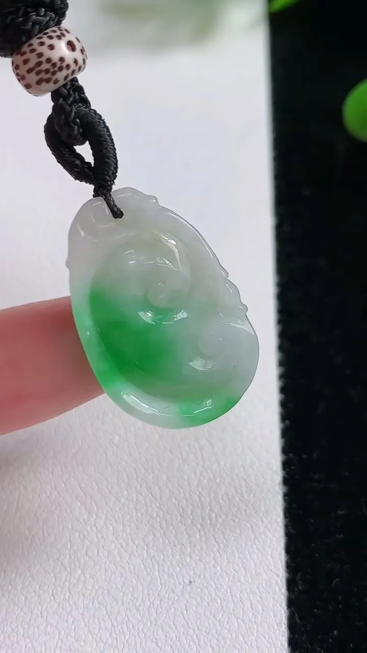 天然A货翡翠如意吊坠，尺寸26-16-6，重:3.80g
11月24日