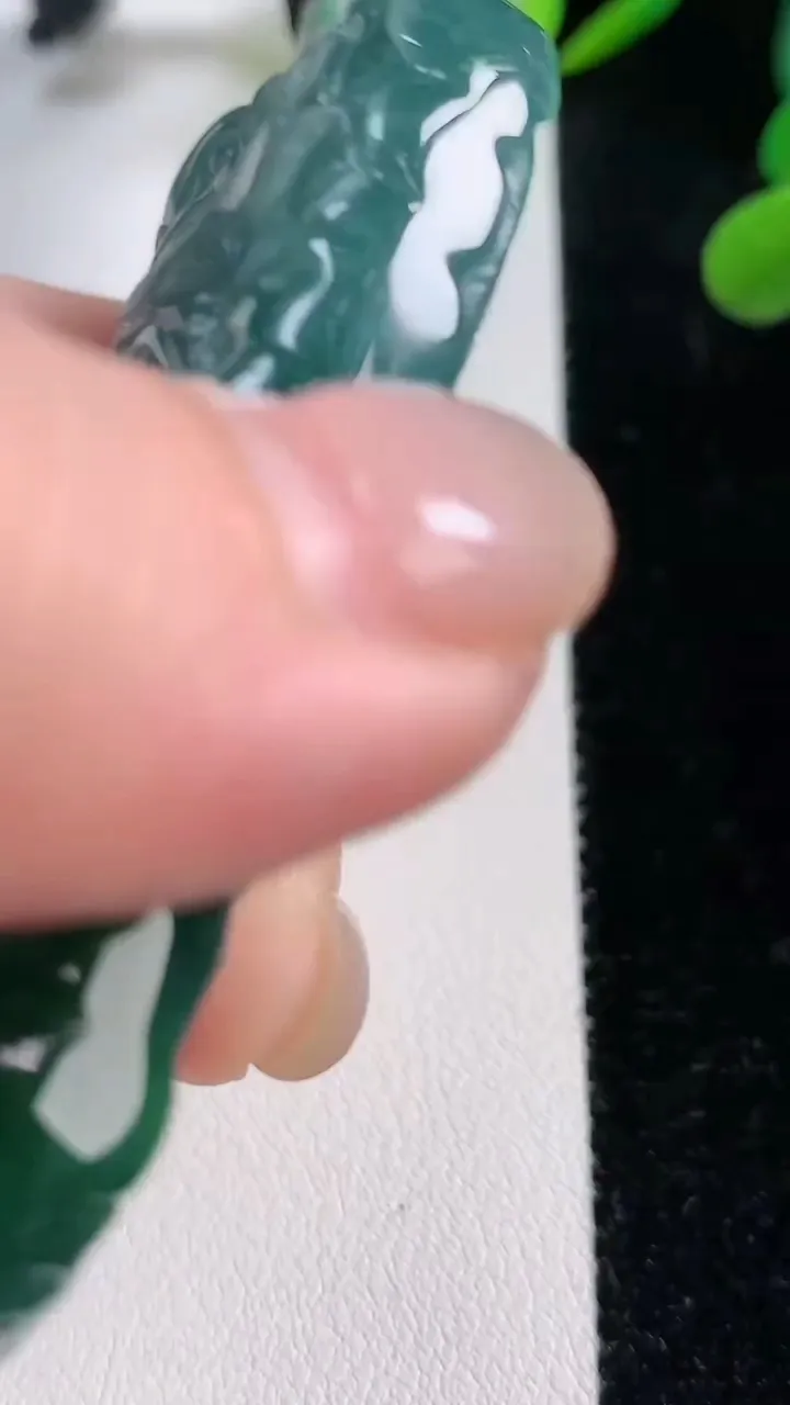 天然A货翡翠九龙至尊 龙牌吊坠，尺寸67.8-36.3-12.6，重:67.27g
11月24日