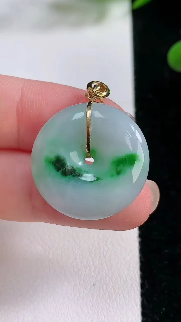 天然A货翡翠平安扣吊坠，尺寸22.9-5.4，重:6.22g
11月24日