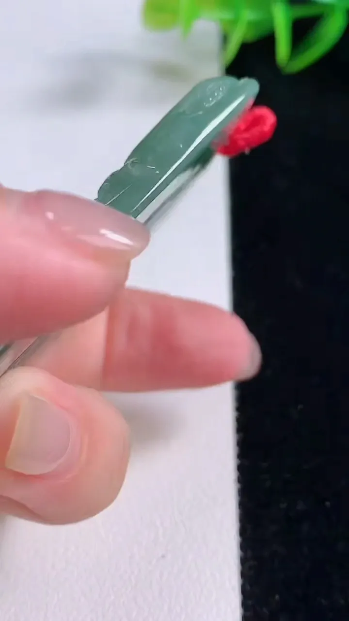 天然A货翡翠双彩祥龙关公吊坠，尺寸72.3-44-5.5，重量:39.68g
11月24日