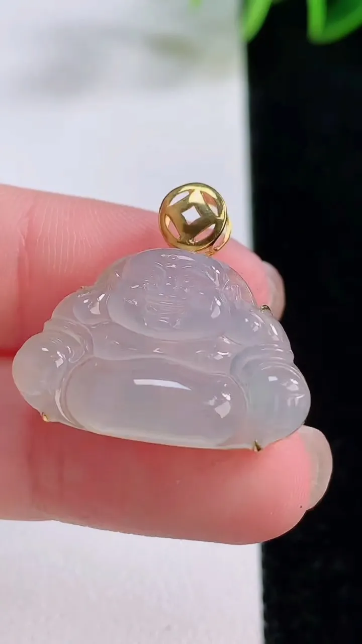 天然A货翡翠种白冰佛公吊坠，尺寸16.3-25-7，重量:3.71g
11月24日