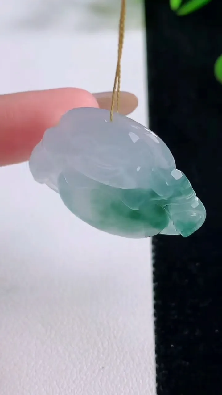 天然A货翡翠种飘花佛公吊坠，尺寸28.8-33-5.9，重量:9.02g
11月24日