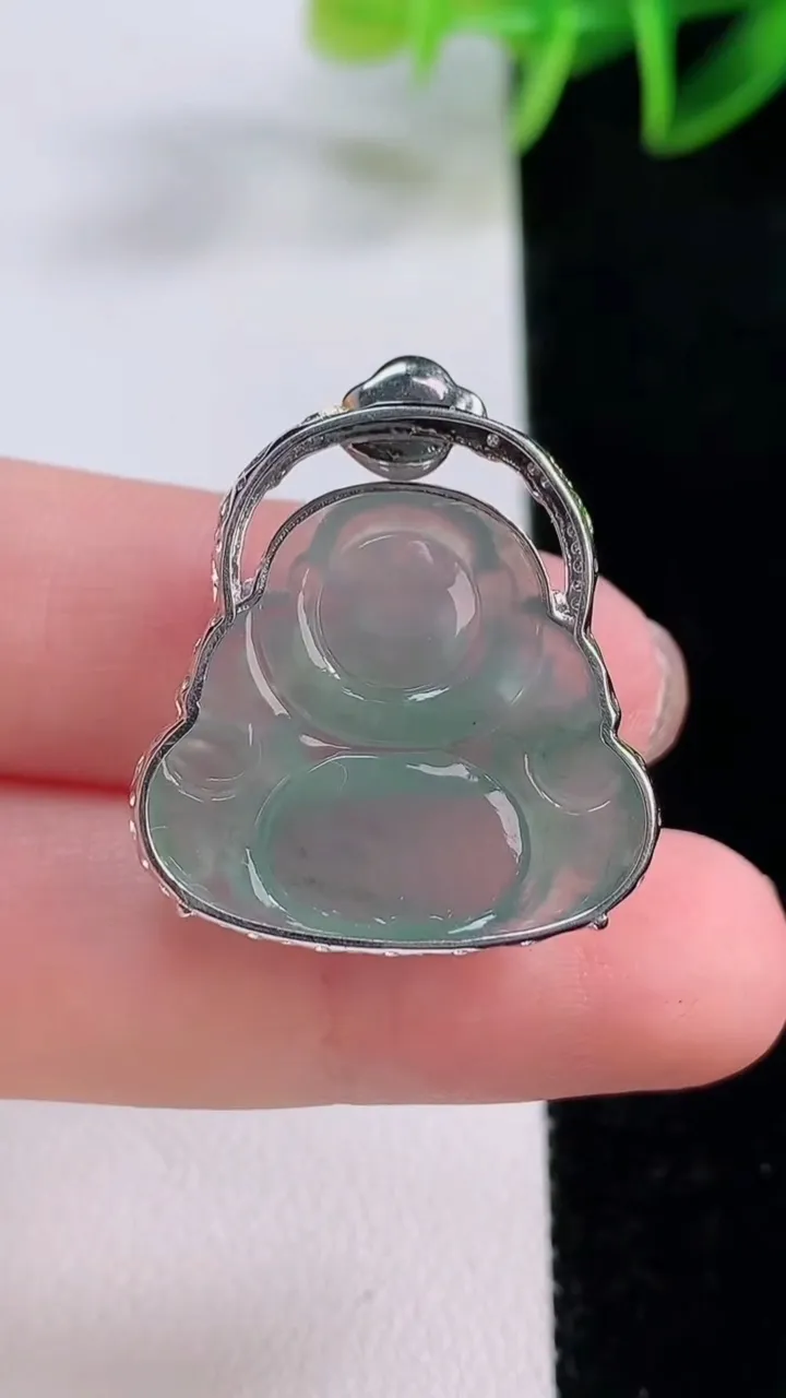 天然A货翡翠佛公吊坠，尺寸28-21.6-24-6.5，重量:4.94g
11月24日